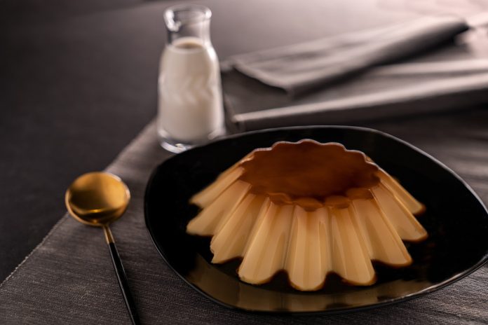 Desert de sarbatoare cu miez caramelizat si aluat bogat