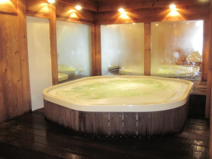 De ce se tulbură apa din jacuzzi și ce poți face pentru prevenție?