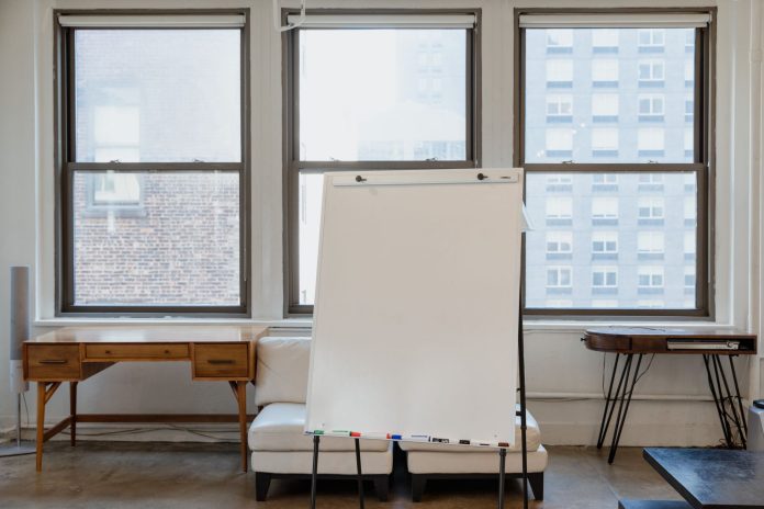 Cum curat corect un flip chart, ca sa nu ramana urme?