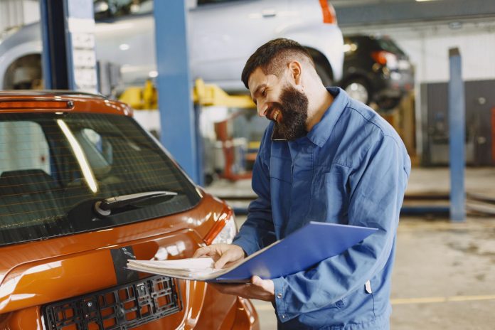 Cand este mai bine sa merg la service auto, chiar daca masina inca functioneaza?